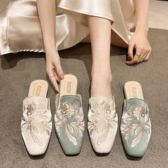 Velour Embroidery Flower Slippers Pointed Toe Flats Mules Elegant Ladies House Pantufa Shoes