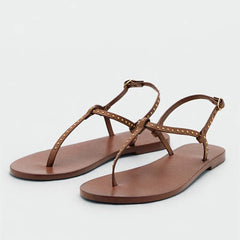 Concise Style Rivet Detail Flat Sandals Comfortable Ankle-Strap Buckle Clip Toe Sandals Luxury Designer Beach Shoes