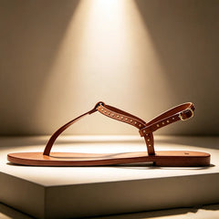 Concise Style Rivet Detail Flat Sandals Comfortable Ankle-Strap Buckle Clip Toe Sandals Luxury Designer Beach Shoes