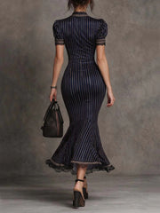 A slimming POLO-neck button-down short-sleeved dress